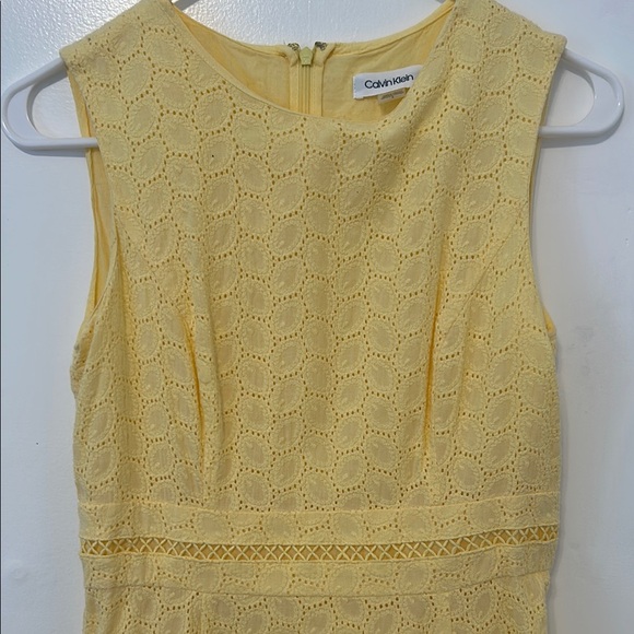 Elegant Yellow Sleeveless Dress - Picture 2 of 3